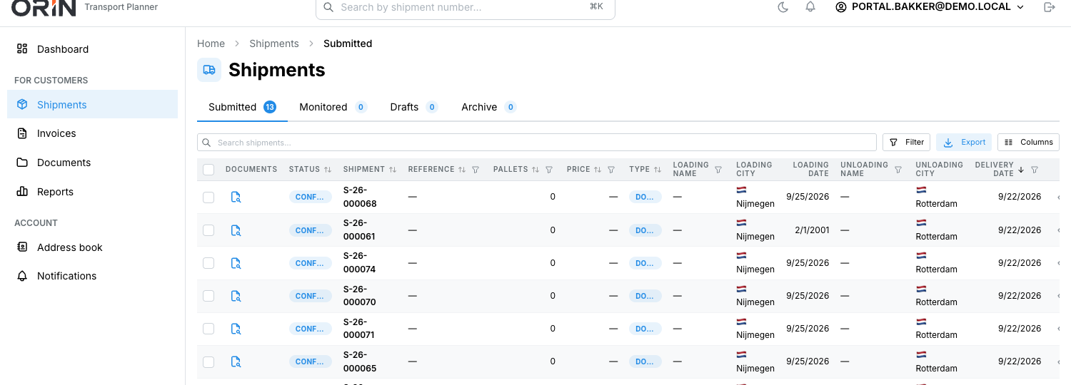 The customer portal: a shipment list with references, status, route and dates.